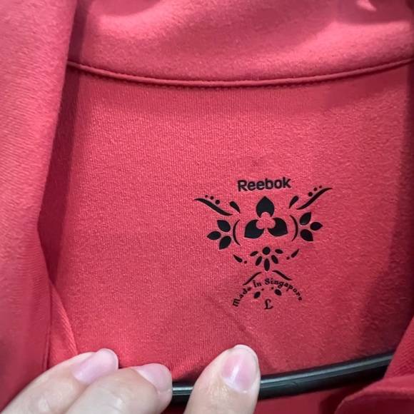 Cute Reebok lightweight soft jacket with fun back detail. - Picture 4 of 4
